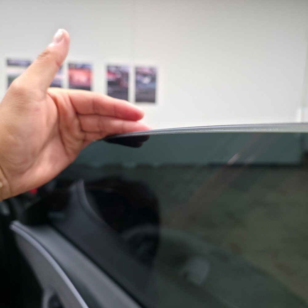 Tesla frameless window Pico-Edge Shaving detail